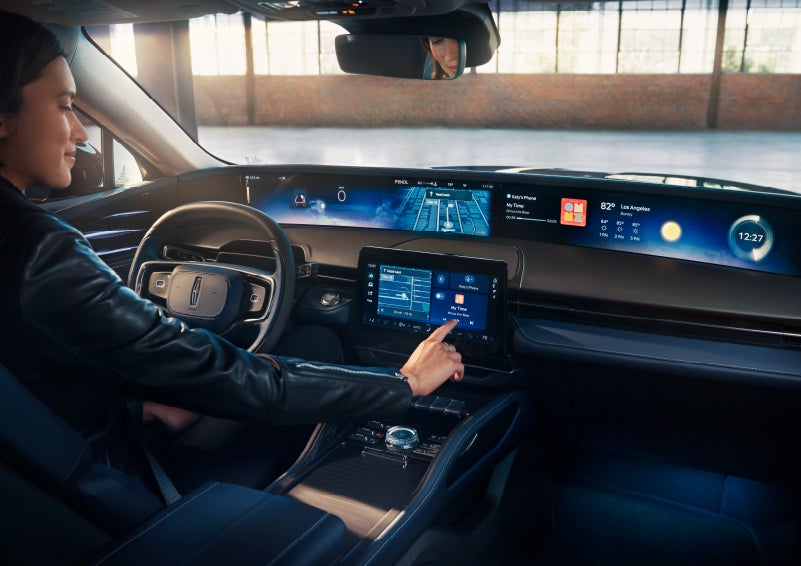 The driver of a 2024 Lincoln Nautilus® SUV interacts with the center touchscreen. | Johnson Sewell Lincoln in Marble Falls TX